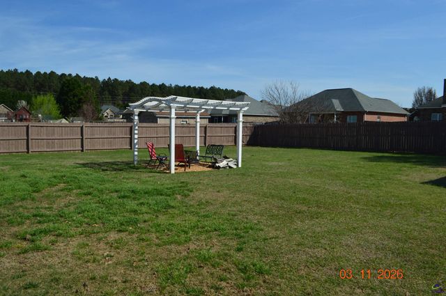 111 Hampton Meadows Dr., Bonaire, GA 31005