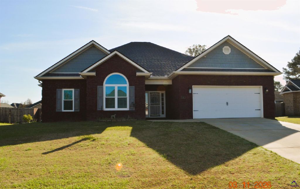 111 Hampton Meadows Dr., Bonaire, GA 31005