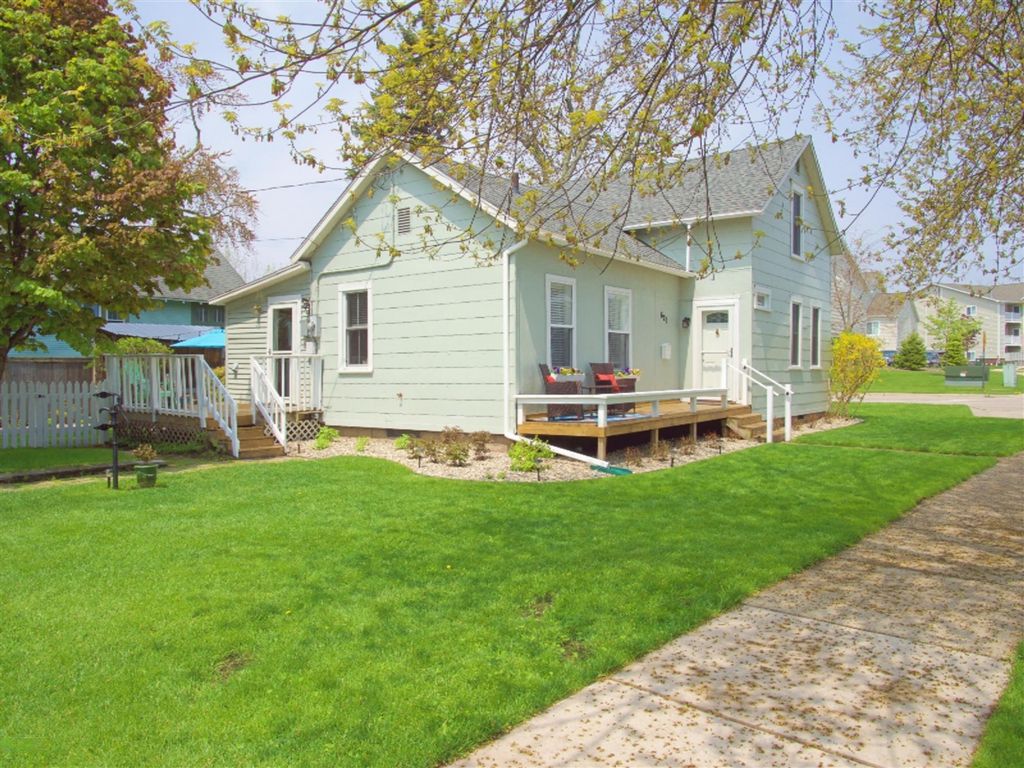 621 N 5th Street, Grand Haven, MI 49417