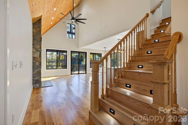 154 Osceola Road, Hendersonville, NC 28739