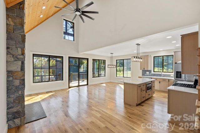 154 Osceola Road, Hendersonville, NC 28739