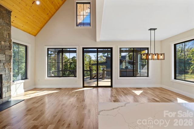 154 Osceola Road, Hendersonville, NC 28739