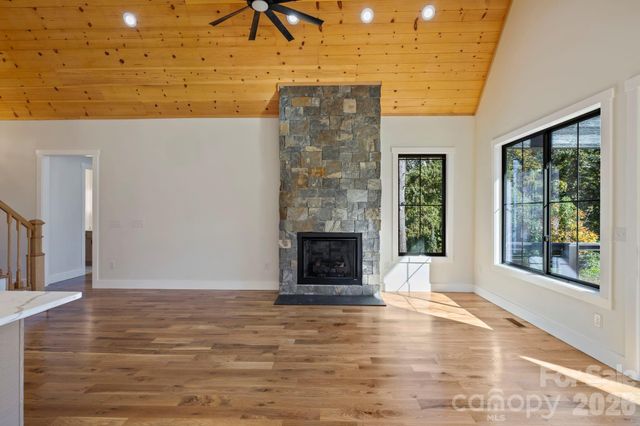 154 Osceola Road, Hendersonville, NC 28739