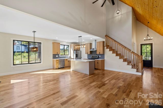 154 Osceola Road, Hendersonville, NC 28739