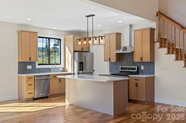 154 Osceola Road, Hendersonville, NC 28739