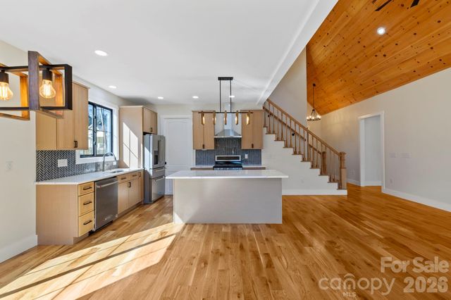 154 Osceola Road, Hendersonville, NC 28739