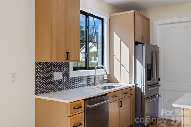 154 Osceola Road, Hendersonville, NC 28739
