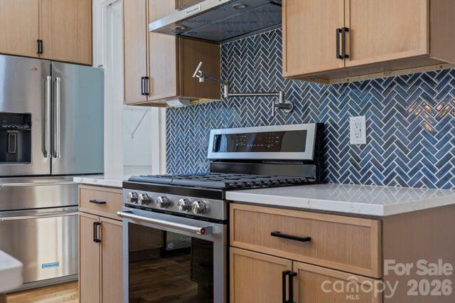 154 Osceola Road, Hendersonville, NC 28739
