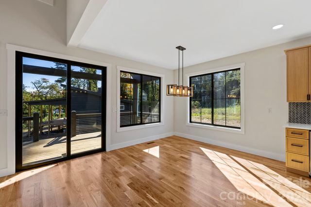 154 Osceola Road, Hendersonville, NC 28739