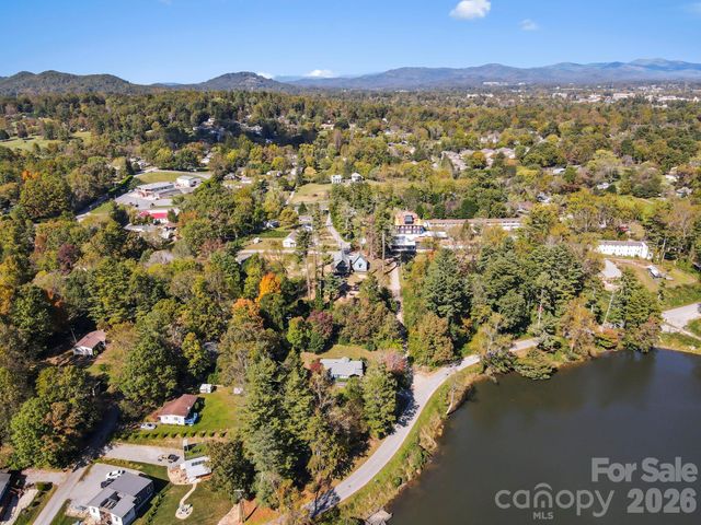 154 Osceola Road, Hendersonville, NC 28739