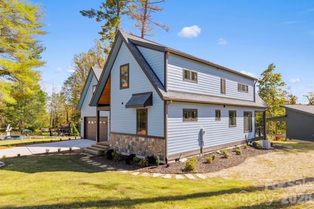 154 Osceola Road, Hendersonville, NC 28739