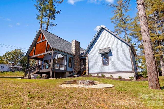 154 Osceola Road, Hendersonville, NC 28739