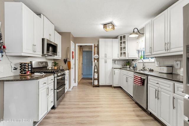 6609 Willowrun Ln, Pewee Valley, KY 40056