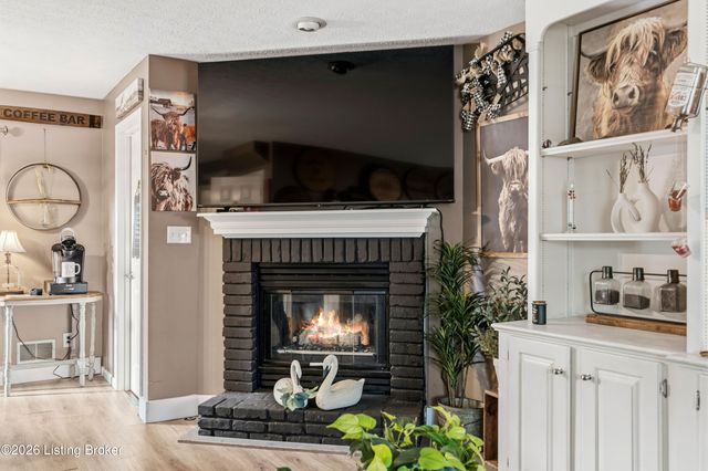 6609 Willowrun Ln, Pewee Valley, KY 40056