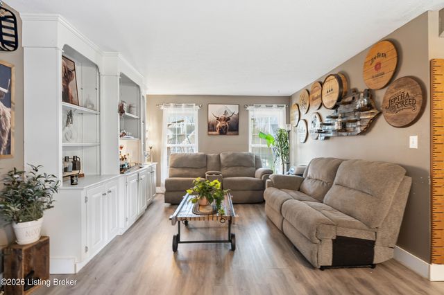 6609 Willowrun Ln, Pewee Valley, KY 40056