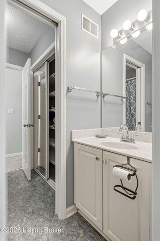 6609 Willowrun Ln, Pewee Valley, KY 40056