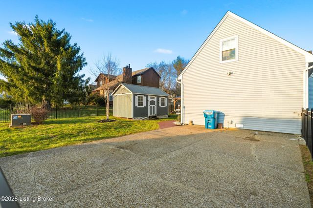 6609 Willowrun Ln, Pewee Valley, KY 40056