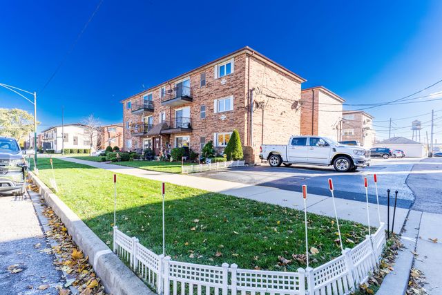 6401 W 64TH Place 2W, Chicago, IL 60638