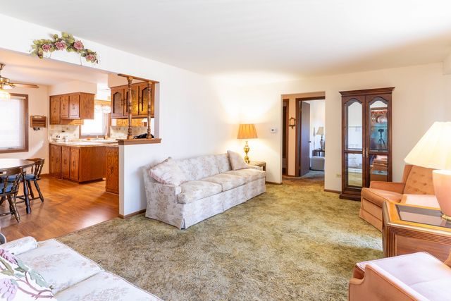 6401 W 64TH Place 2W, Chicago, IL 60638