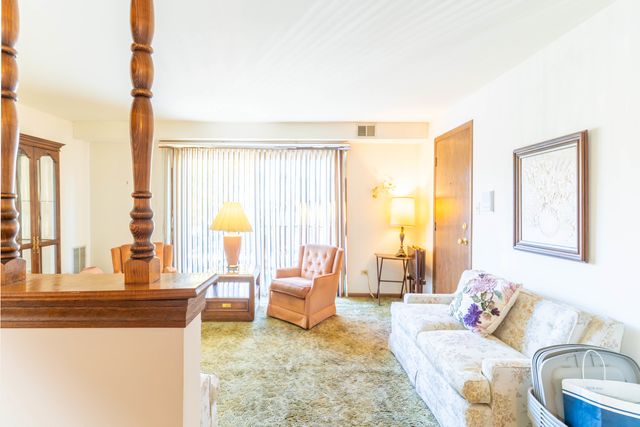 6401 W 64TH Place 2W, Chicago, IL 60638