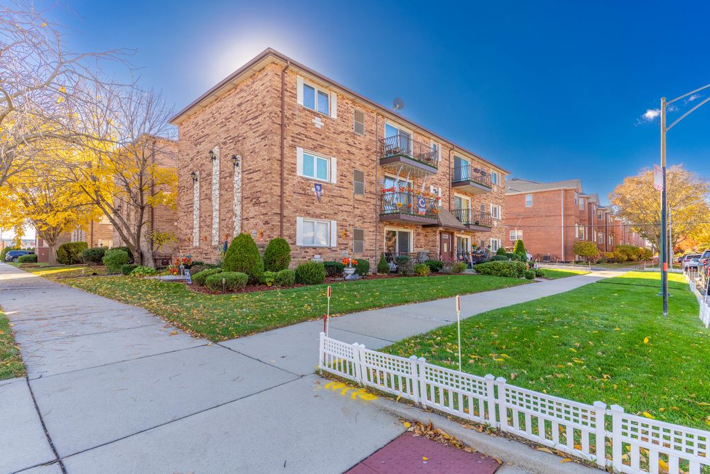 6401 W 64TH Place 2W, Chicago, IL 60638