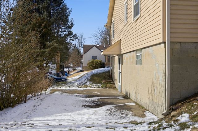 1510 18th Ave, Beaver Falls, PA 15010