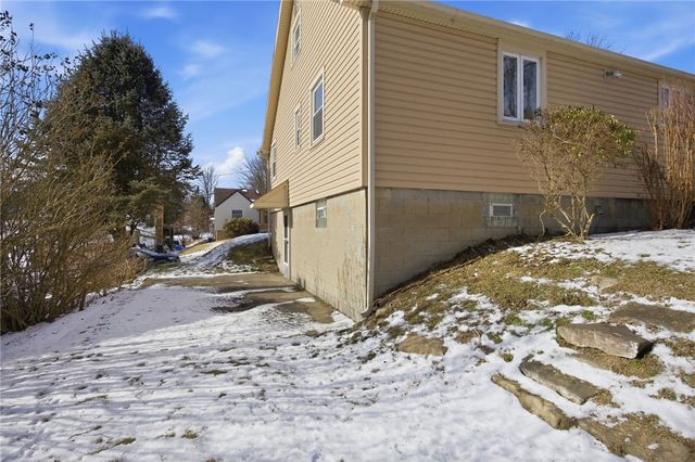 1510 18th Ave, Beaver Falls, PA 15010