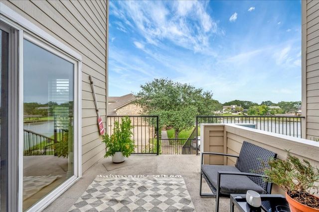 1907 Glencove Drive, Seabrook, TX 77586