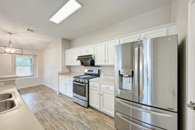 3511 Rock Shelf LN, Round Rock, TX 78681