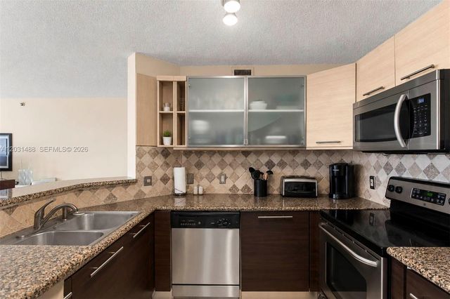 19701 E Country Club Dr 5604, Aventura, FL 33180