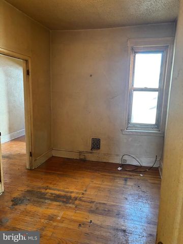 2424 S HUTCHINSON ST, Philadelphia, PA 19148