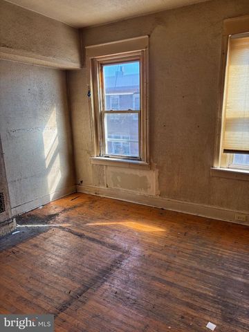 2424 S HUTCHINSON ST, Philadelphia, PA 19148
