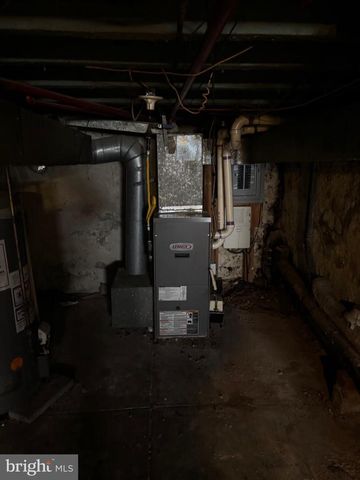 2424 S HUTCHINSON ST, Philadelphia, PA 19148