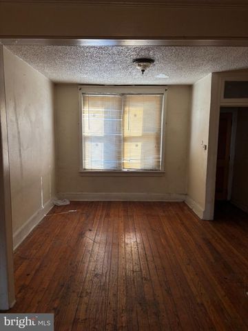 2424 S HUTCHINSON ST, Philadelphia, PA 19148