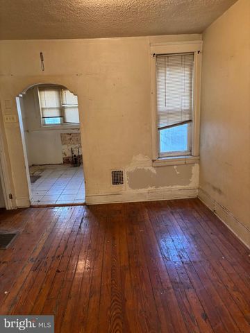 2424 S HUTCHINSON ST, Philadelphia, PA 19148