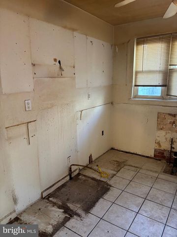 2424 S HUTCHINSON ST, Philadelphia, PA 19148