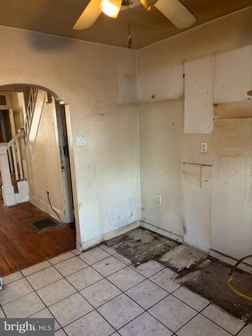 2424 S HUTCHINSON ST, Philadelphia, PA 19148