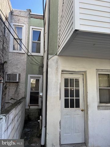 2424 S HUTCHINSON ST, Philadelphia, PA 19148