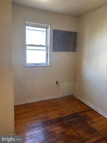 2424 S HUTCHINSON ST, Philadelphia, PA 19148