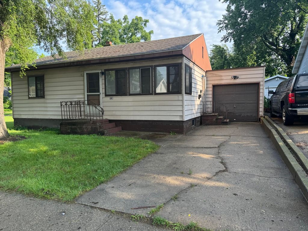 938 W Southern Avenue, Muskegon City, MI 49441