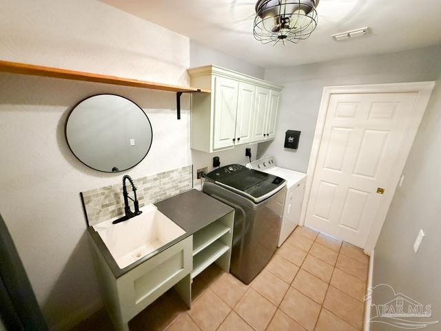 5144 Grumann Dr, Pensacola, FL 32507