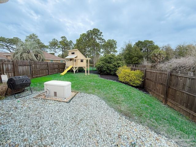 5144 Grumann Dr, Pensacola, FL 32507