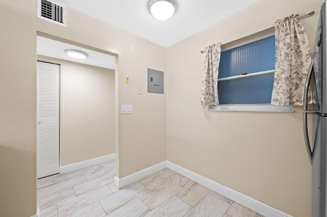 483 N Pine Island Road C304, Plantation, FL 33324