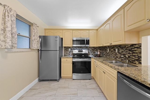 483 N Pine Island Road C304, Plantation, FL 33324