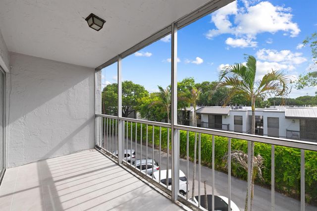 483 N Pine Island Road C304, Plantation, FL 33324