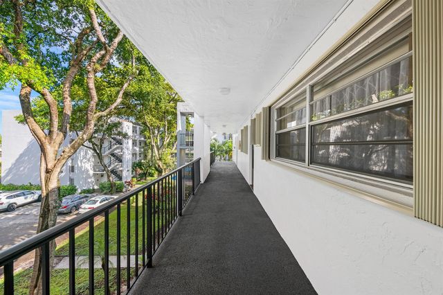 483 N Pine Island Road C304, Plantation, FL 33324