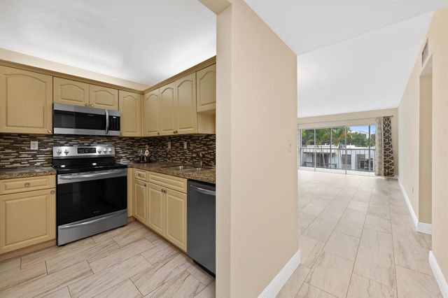 483 N Pine Island Road C304, Plantation, FL 33324