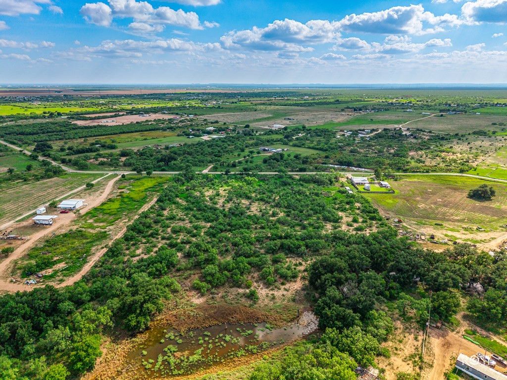 Image 8 of property listing at 8610 N Valley Drive, San Angelo, TX 76905