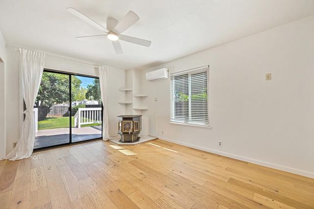 1017 Shearer St, Roseville, CA 95678