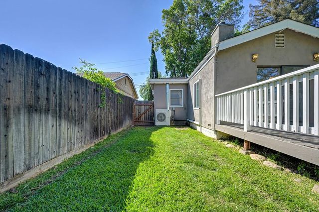 1017 Shearer St, Roseville, CA 95678